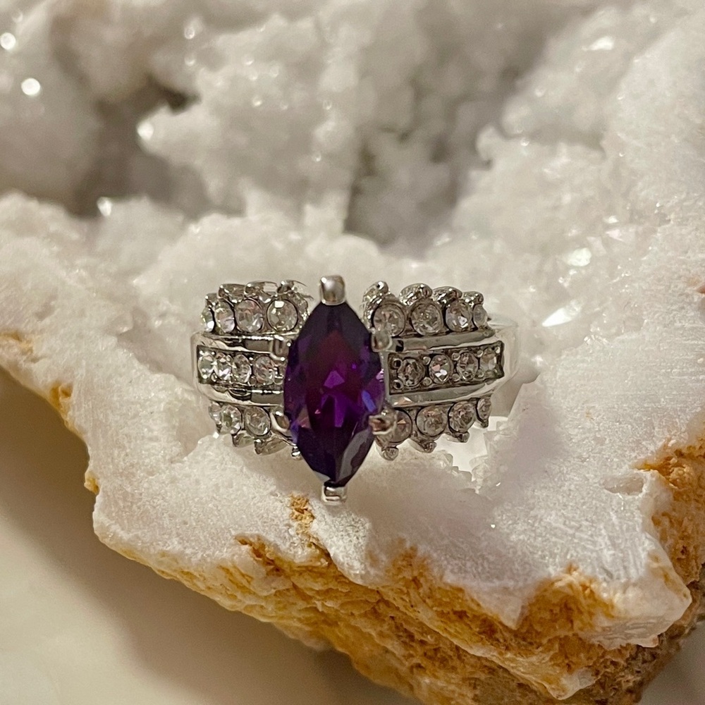 Statement Ring Made with Swarovski Crystals Silver Overlay Purple Size 8 NWOT